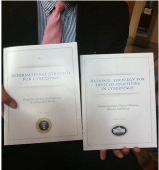 รูปที่ 4 : เอกสารที่ผมได้รับจากมือท่านที่ปรึกษาด้าน Cybersecurity ของประธานาธิบดี บารัค โอบามา  ณ กรุงวอชิงตัน ดี ซี ประเทศสหรัฐอเมริกา